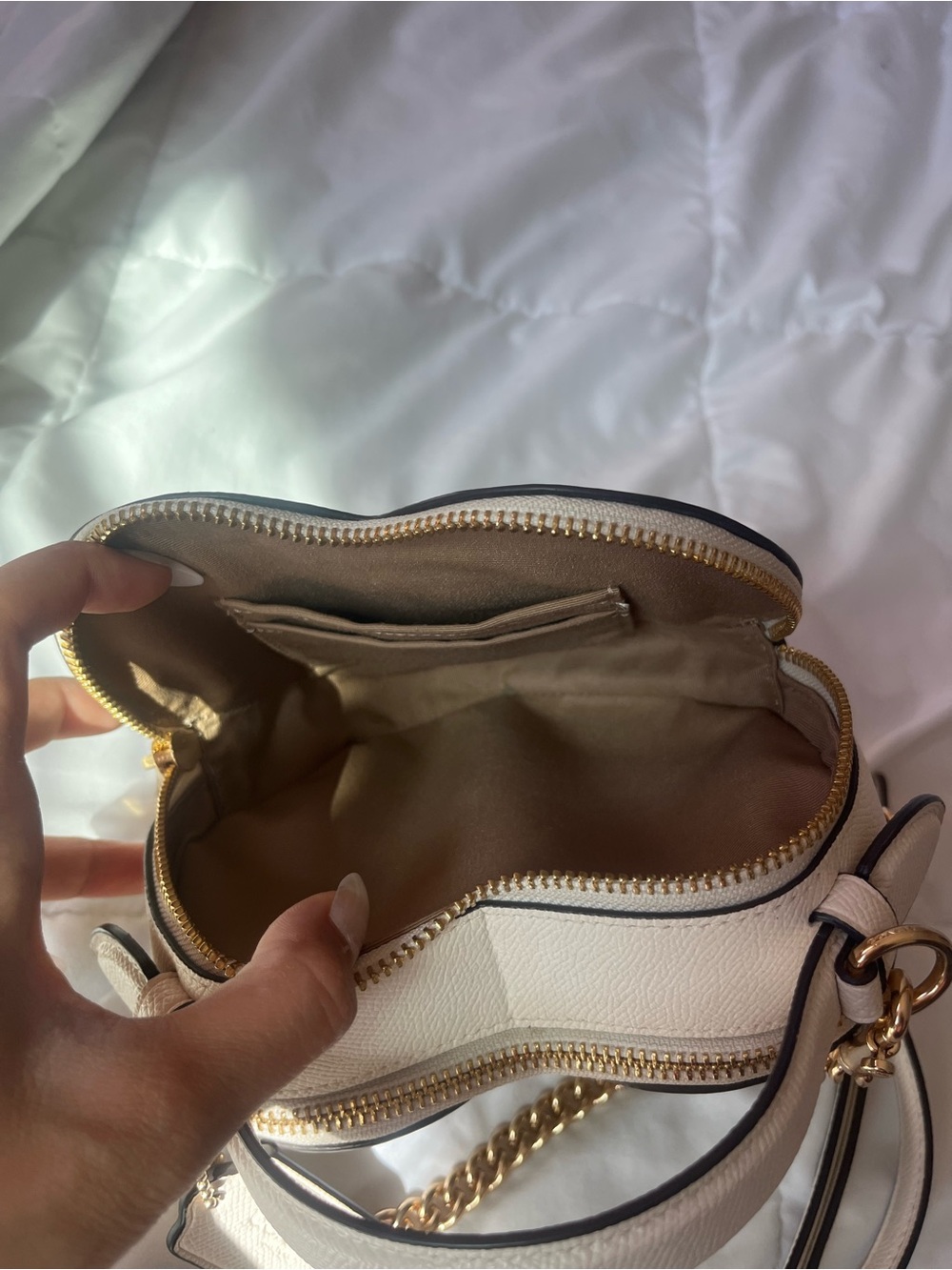 Coach Khaki/Chalk Signature Heart Crossbody with Gold Chain - Picture 5 of 6